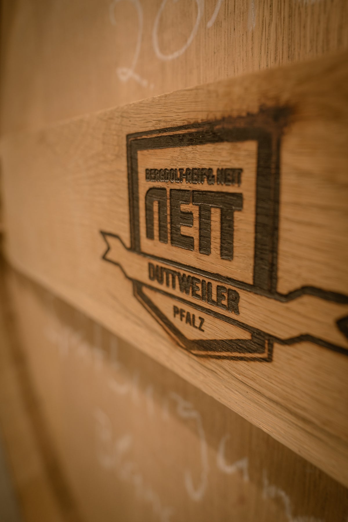 6 Logo Holz